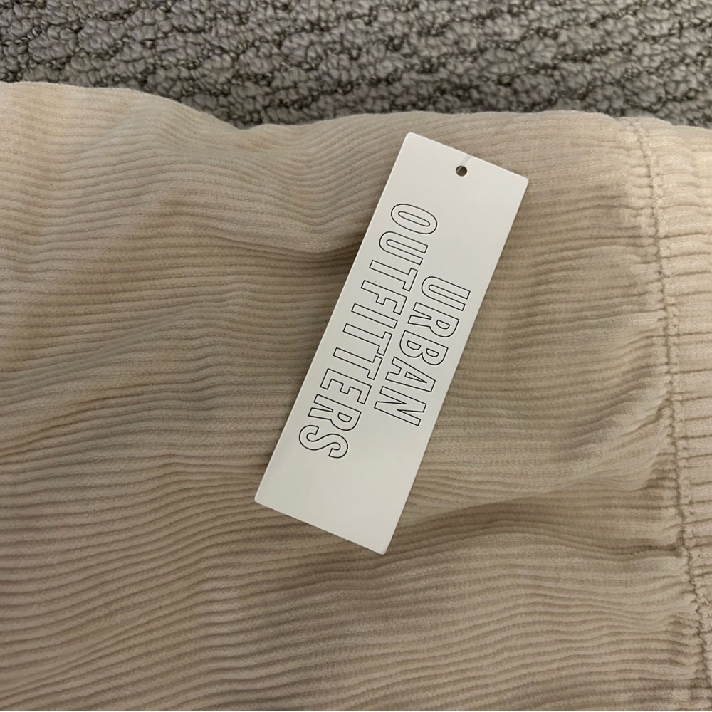 *NEVER WORN* Abercrombie and Fitch shorts tag on - Picture 3 of 4